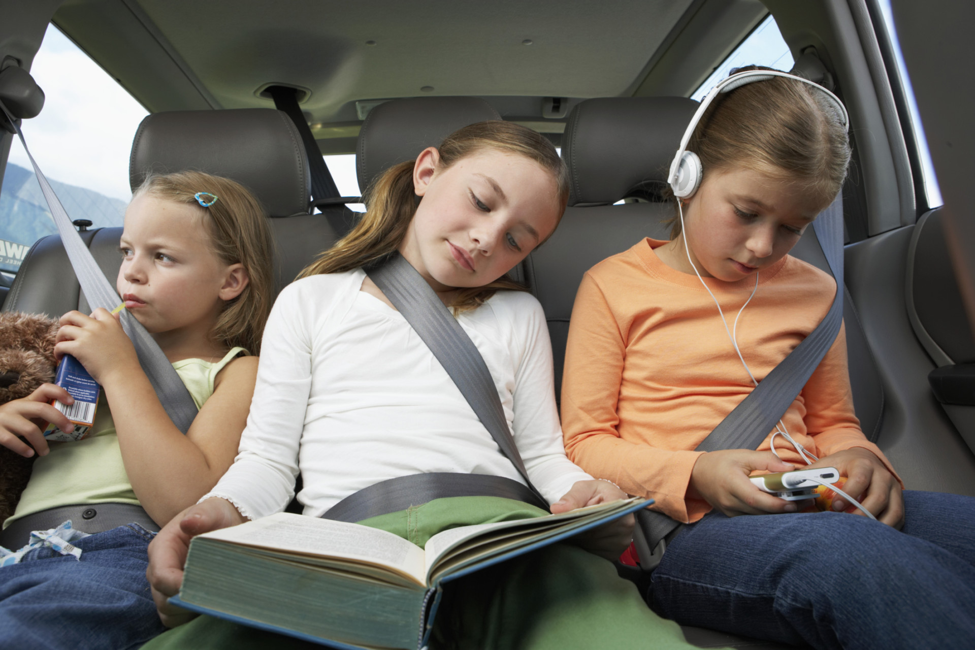 Игры в машину в дорогу для детей. Дети на дороге. Чтение в транспорте. Путешествие с детьми. Дорога к чтению.