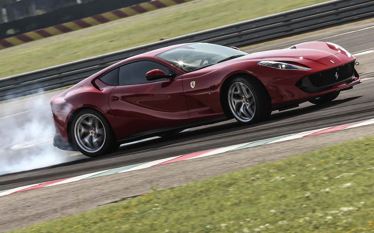 Ferrari 812 Superfast черная