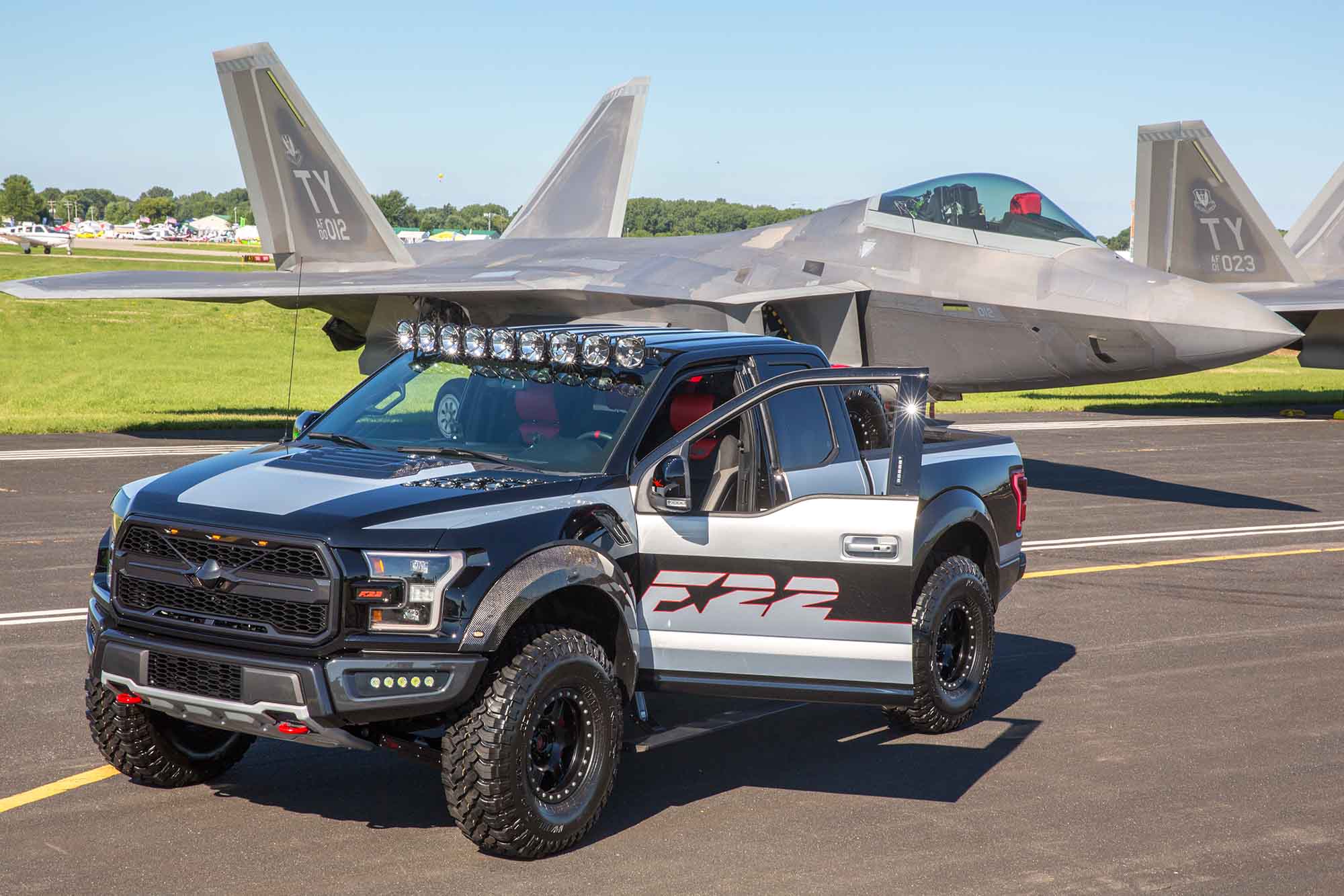 Сайт раптора. Ford f150 Raptor. Форд Раптор 22. Форд ф150 Раптор ф22. Ford Raptor 5.