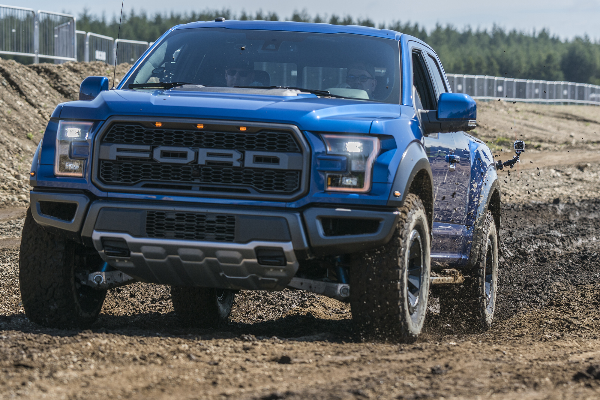 Раптор расход топлива. Ford Raptor 2021. Ford f150 Raptor 2021. Форд Раптор 2021. Форд ф-150 Раптор 2021.