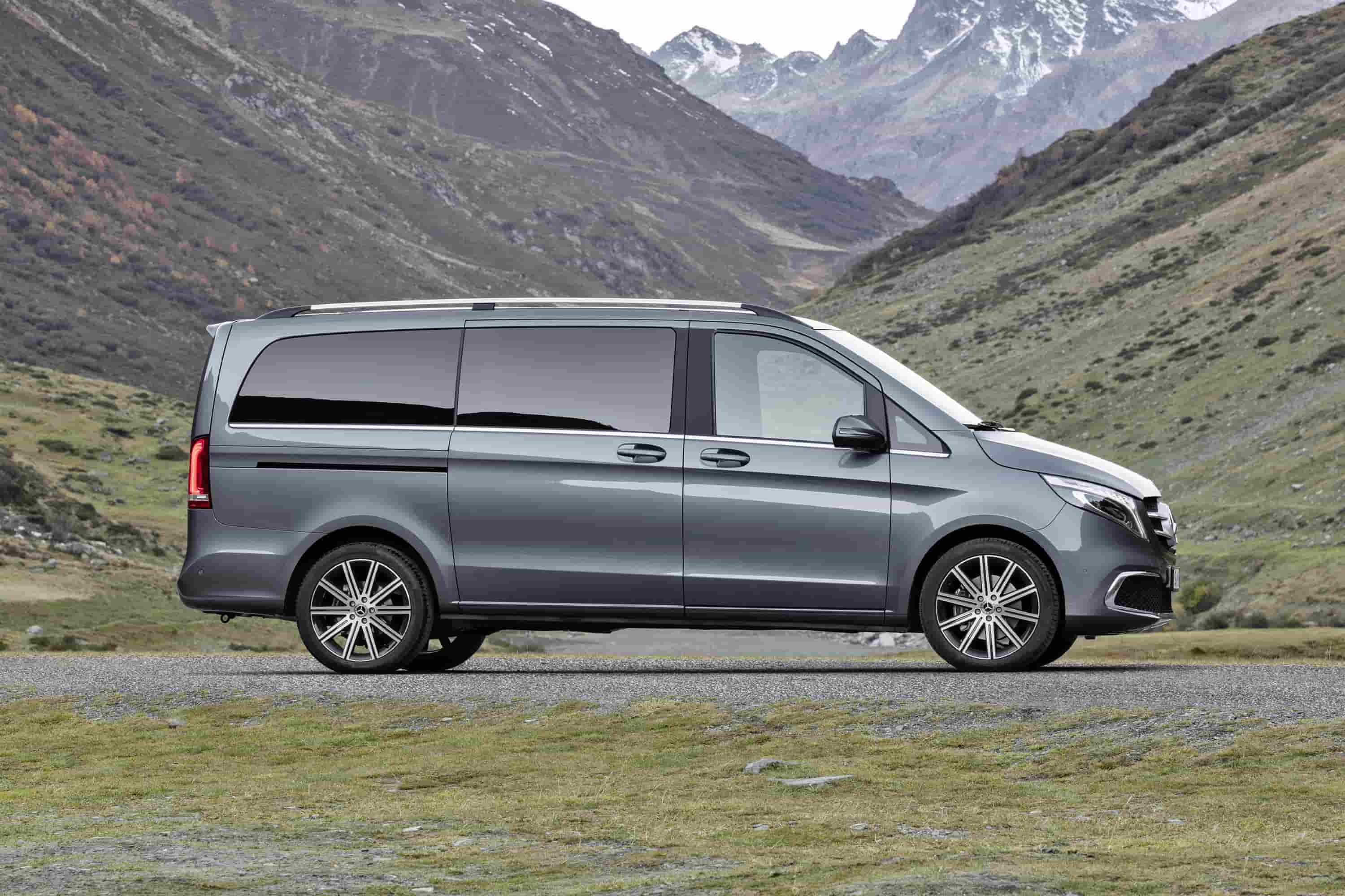 Mercedes v. Mercedes Benz v class 2021. Mercedes-Benz v-class v300. Mercedes Benz минивэн 2019. Мерседес v class 2019.