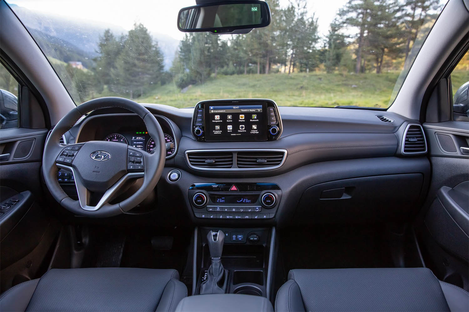 Tucson 2023 комплектации. Hyundai Tucson 2021 Interior. Hyundai Tucson 2022 салон. Хёндай Туссан 2021 комплектации. Хендай Туссан 2021 интерьер.