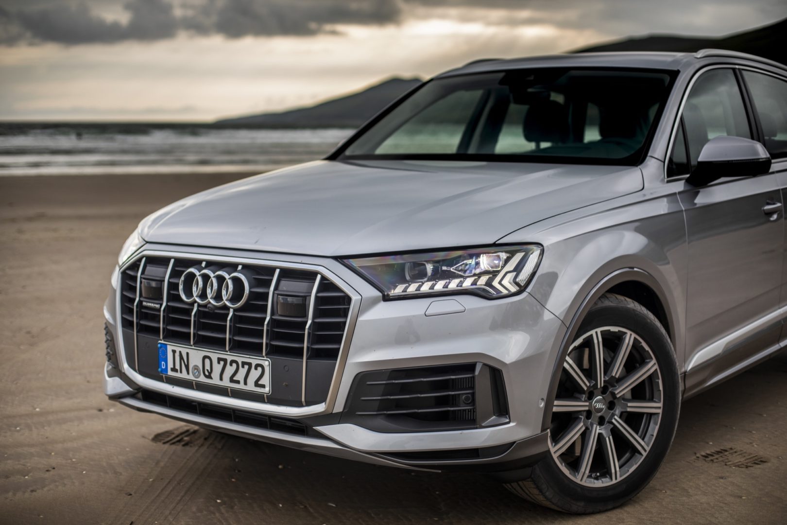 Audi q7 2020 матричные фары