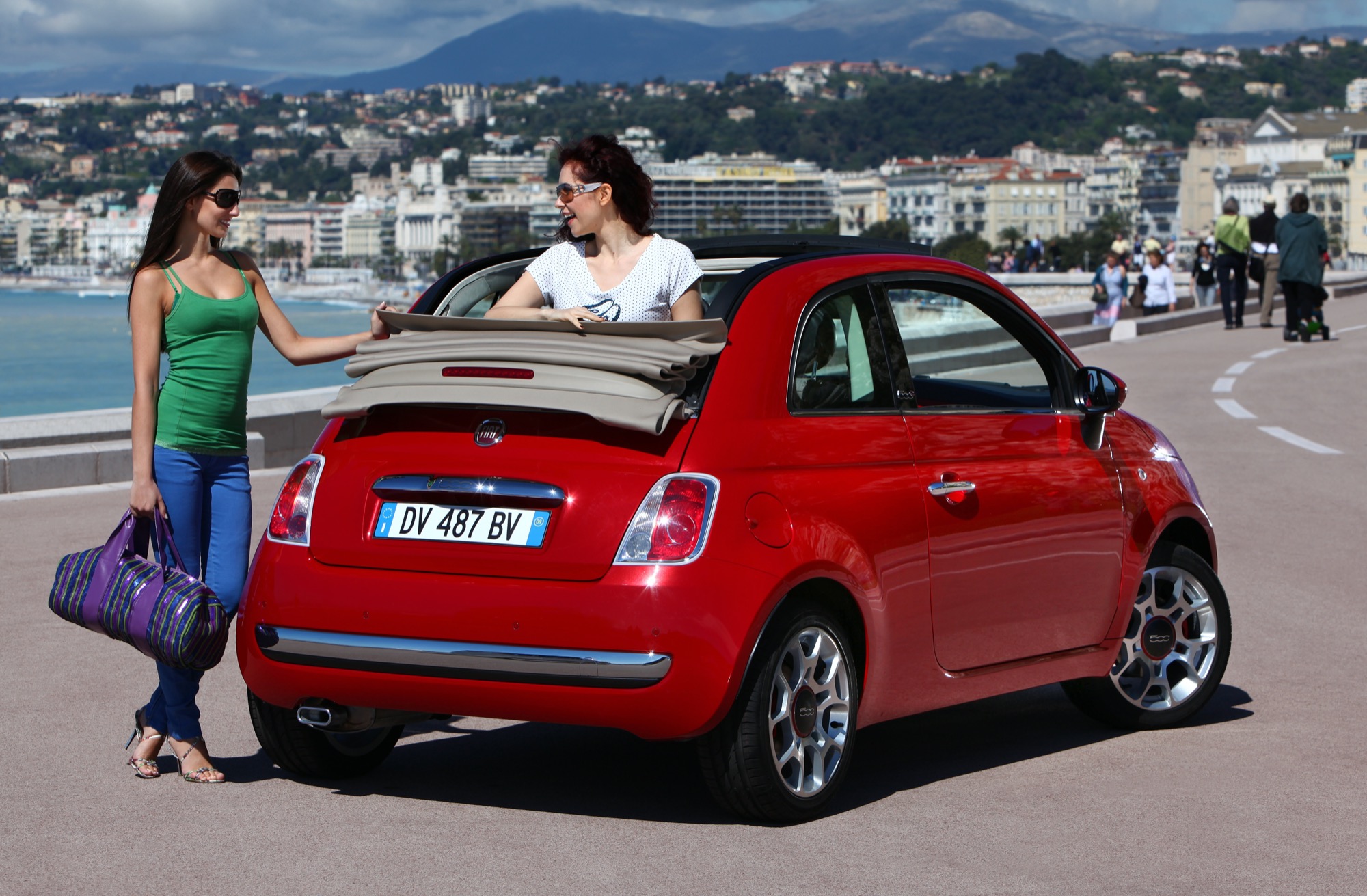 Практичные недорогие. Fiat 500c Cabrio. Fiat 500 Cabrio. Fiat 500c кабриолет. Fiat 500 (2007).