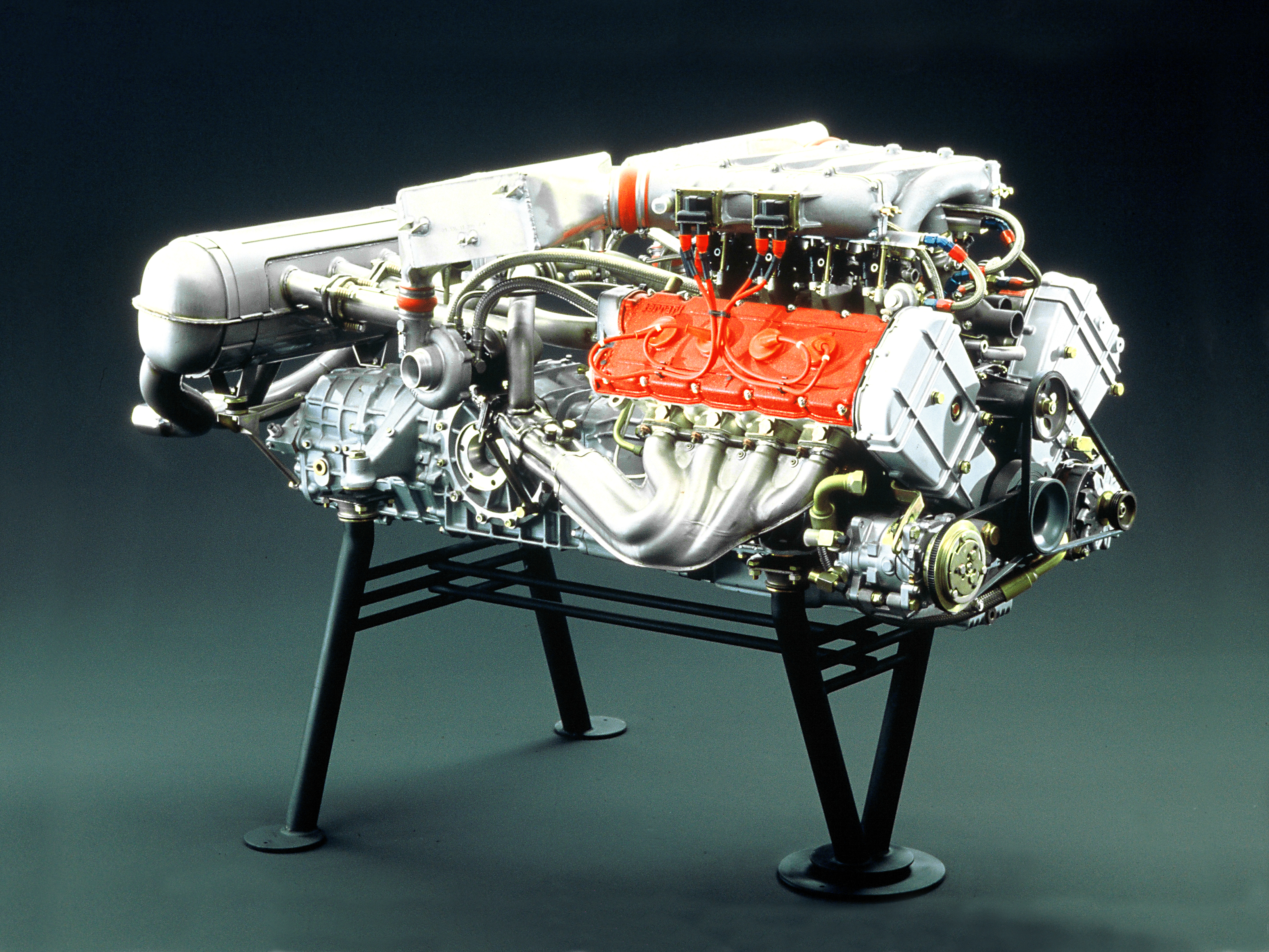 Самые эффективные двигатели. Феррари f40 мотор. Феррари ф40 двигатель. Ferrari f40 двигатель. Двигатель Феррари v8.